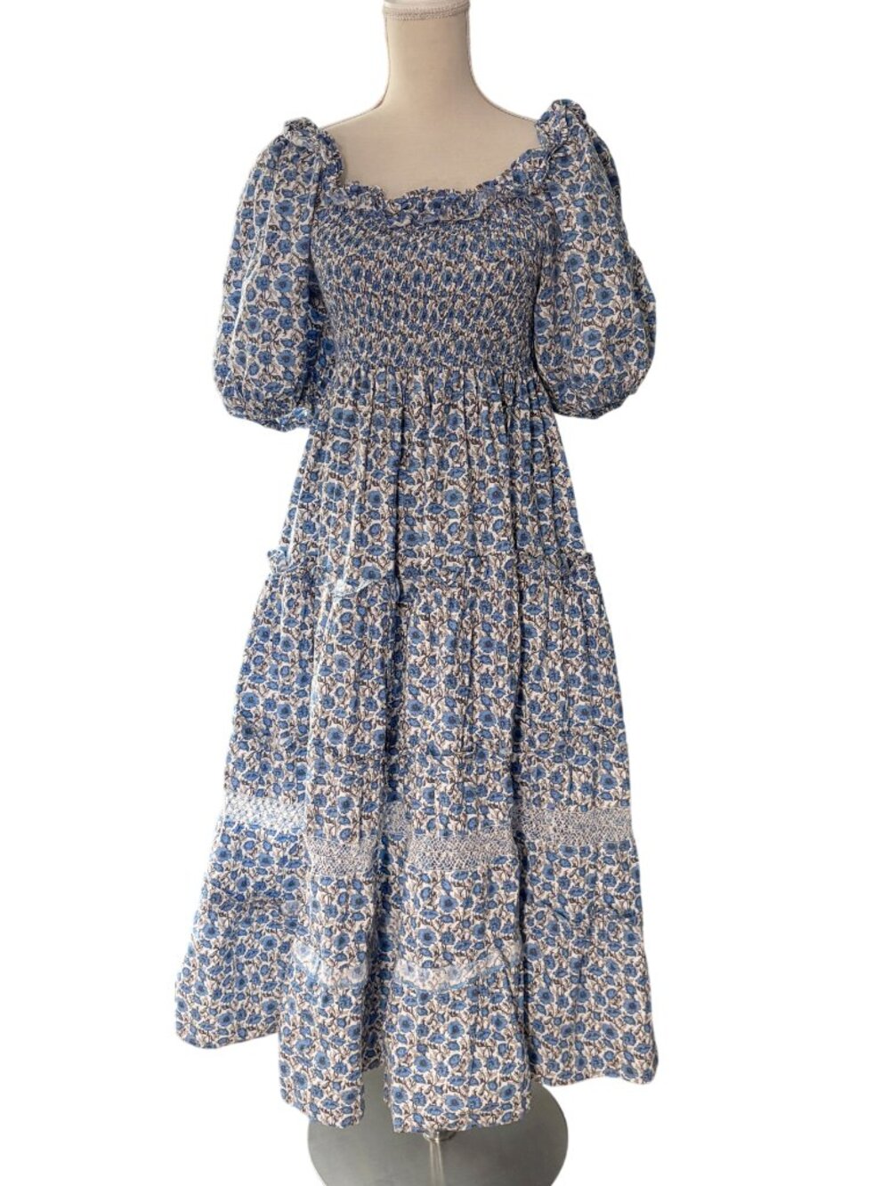 Margarita Mercantile Blue Floral Smocked Dress maxi M medium puff short sleeve